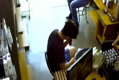 Cep telefonu bataryası bomba gibi patladı