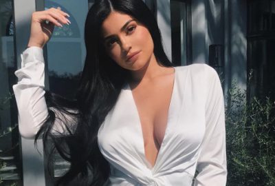 Ünlü yıldız 3 milyon TL’lik yeni arabasını tanıttı