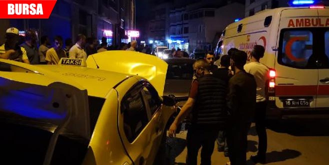 Taksiyle otomobil çarpıştı: 6 yaralı