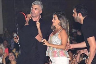Özcan Deniz’in zor anları! Bir anda sahneye fırladılar