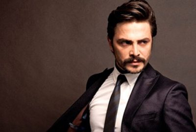 Öptü, belini tuttu, sarıldı! Yeni aşka yelken mi açtı?