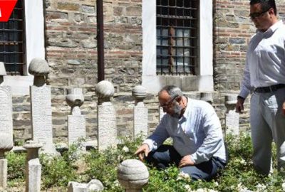 600 yıllık külliyedeki mezar taşlarını kırmışlar