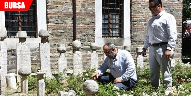 600 yıllık külliyedeki mezar taşlarını kırmışlar