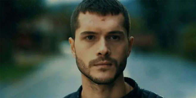 Ünlü oyuncu birliğine teslim oldu