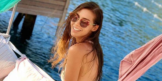 Güzel oyuncunun tatil keyfi