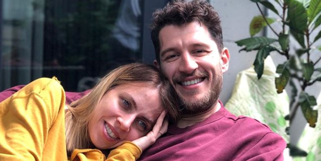 Böyle veda mesajı görülmedi! Ünlü çift severek ayrıldı