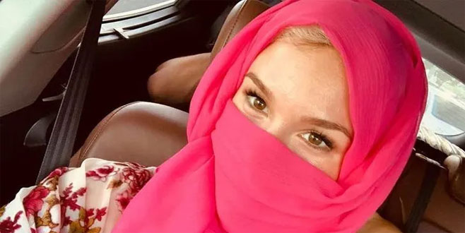 İngiliz sanatçı Joss Stone’u sınır dışı edildi