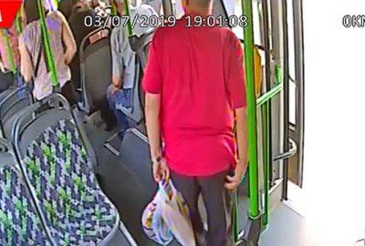 Otobüste fenalaşan adamı hastaneye yetiştirdi