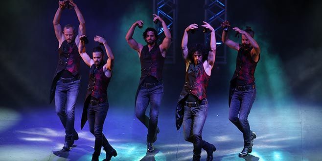 Topuk sesleri açıkhavayı inletti