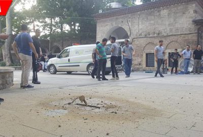 Tarihi caminin bahçesinde doğalgaz borusu patladı
