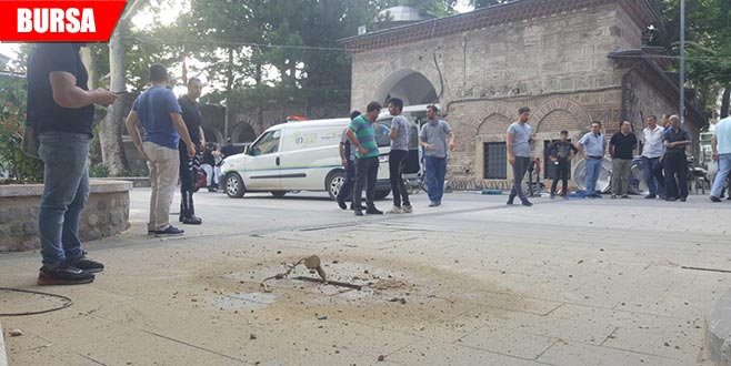 Tarihi caminin bahçesinde doğalgaz borusu patladı