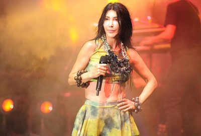 Hande Yener’den enerjik final