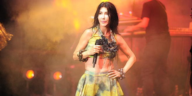 Hande Yener’den enerjik final