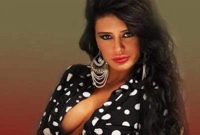 Transparan kıyafetle konser veren Ebru Polat gelen yoruma sitem etti!