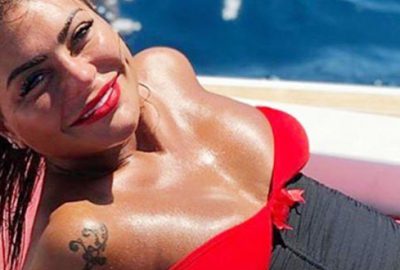 Neon bikinisiyle şov yaptı!