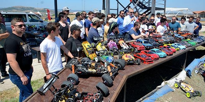 Karacabey’de ‘RC Model Araç Yarışları’ başladı Karacabey’de ‘RC Model Araç Yarışları’ başladı