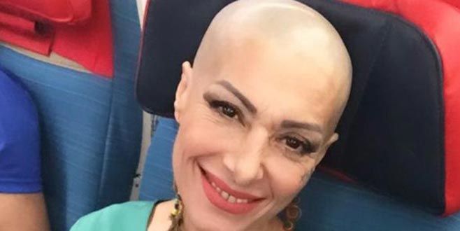 Saçını kazıttı!