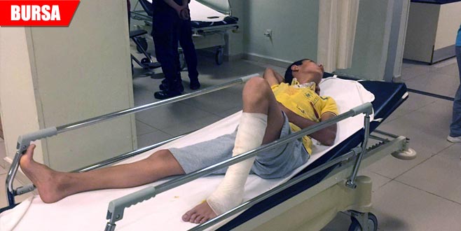 Akıl almaz olay! Yanan tineri çocuğun üzerine attılar