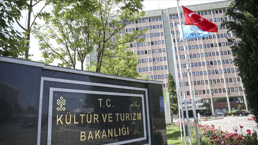 Kültürel miras taşıyıcısı 133 sanatçıya ‘Sanatçı Tanıtma Kartı’ Kültürel miras taşıyıcısı 133 sanatçıya ‘Sanatçı Tanıtma Kartı’