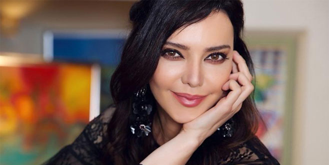 Hande Ataizi kaslı pozuyla gündem oldu!