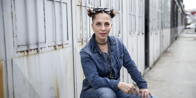 Kalabalıkları peşinden sürüklemek emek ister Kalabalıkları peşinden sürüklemek emek ister