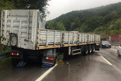 İnegöl’de kazalar peş peşe geldi: 12 yaralı