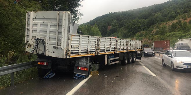 İnegöl’de kazalar peş peşe geldi: 12 yaralı İnegöl’de kazalar peş peşe geldi: 12 yaralı