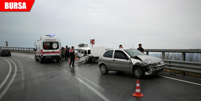Kafa kafaya çarpıştılar: Yaralılar var Kafa kafaya çarpıştılar: Yaralılar var