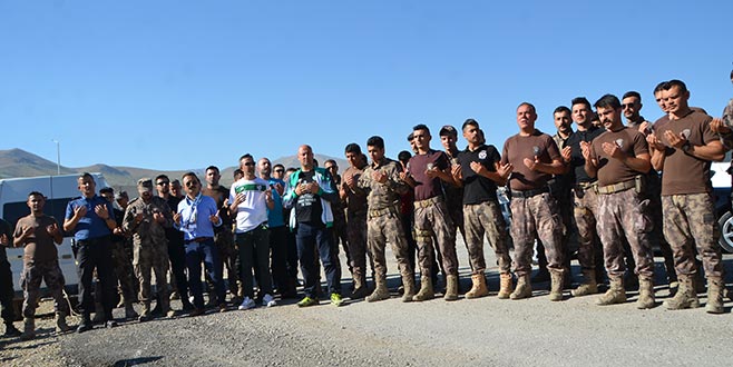 Bursaspor taraftarları Hakkari’de kurban kesti