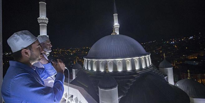 90 bin camide sela okundu 90 bin camide sela okundu