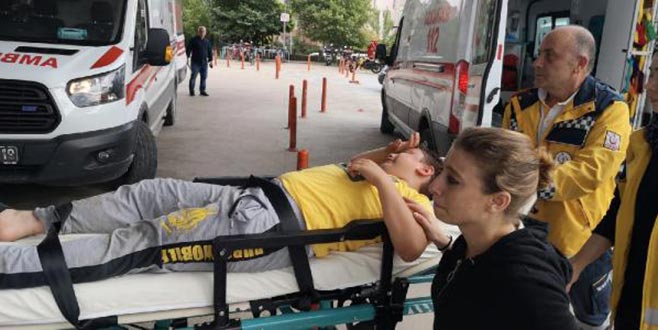 Efe’ye otomobil çarptı, annesi gözyaşlarına boğuldu