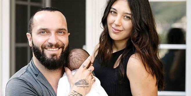 Berkay’ın kızı Zeynep Mira’nın ilk aile fotoğrafı!