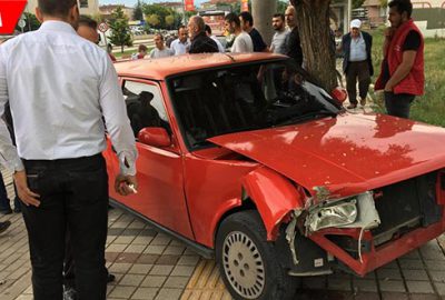 Hastaneden çıkan yaşlı adama otomobil çarptı