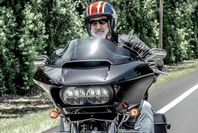 Motosikletiyle yollarda