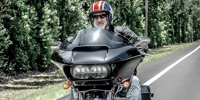 Motosikletiyle yollarda