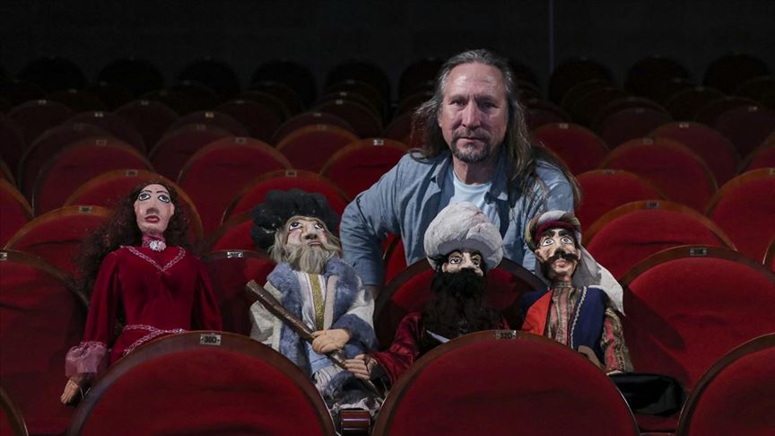 Emektar tiyatrocu sahnelere veda etti Emektar tiyatrocu sahnelere veda etti