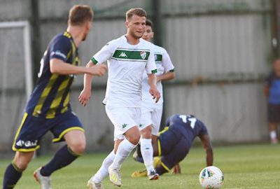 Genç timsah diş geçiremedi