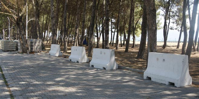 İznik gölünde beton bariyerli tedbir İznik gölünde beton bariyerli tedbir