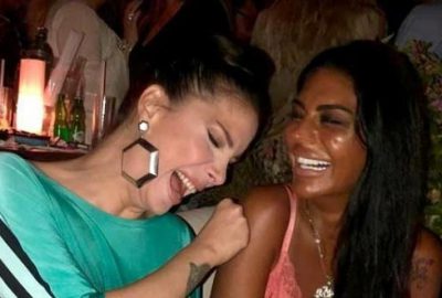 Sıkı dostların tatil keyfi