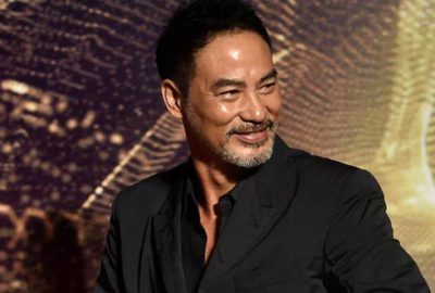 Ünlü oyuncu sahnede bıçaklandı