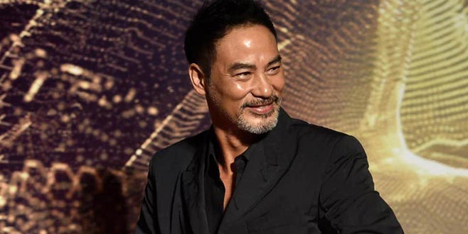 Ünlü oyuncu sahnede bıçaklandı