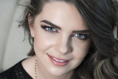 34 yaşındaki güzel oyuncu, sarı bikinisiyle büyüledi