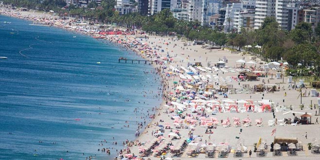 ‘Türkiye turizmde tarihi rekora koşuyor’