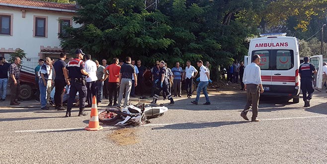 Otomobil ile motosiklet çarpıştı: 2 yaralı Otomobil ile motosiklet çarpıştı: 2 yaralı