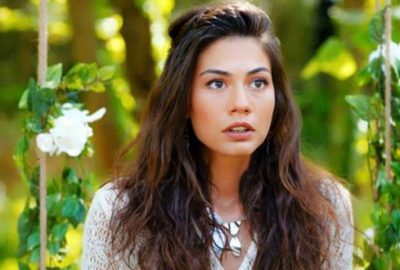 Demet Özdemir’in mayolu fotoğrafına beğeni yağdı