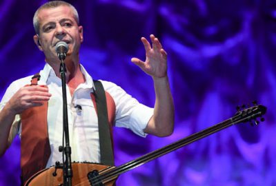 Bağlamasını kendi tasarladı