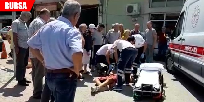 Önce dubaya sonra tabelaya çarptı 