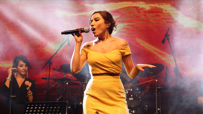 Şarkıcı Burcu Güneş: ‘Biz kraliçeyiz’ diyenler ortamı yozlaştırdı