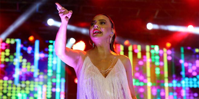 Ebru Gündeş, belediye başkanlığı adaylığı için pazarlık yaptı