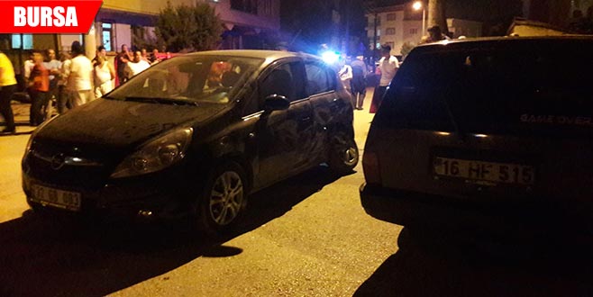 2 kişinin yaralandığı kaza mahalleliyi sokağa döktü